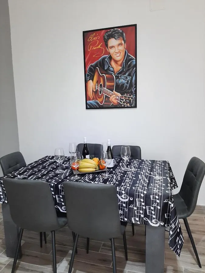 The Home Of Music Stars Katánie Itálie