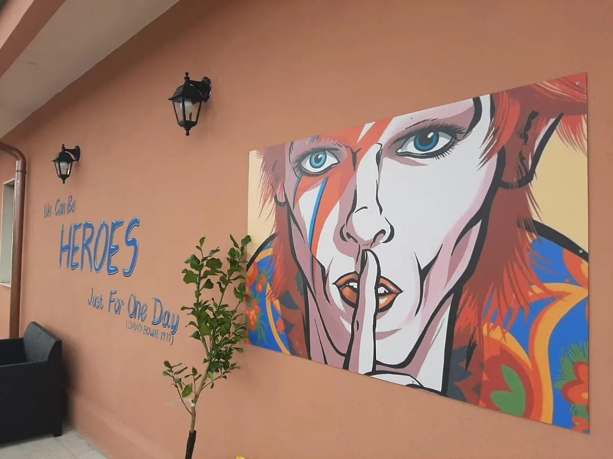 The Home Of Music Stars Catania 0*,